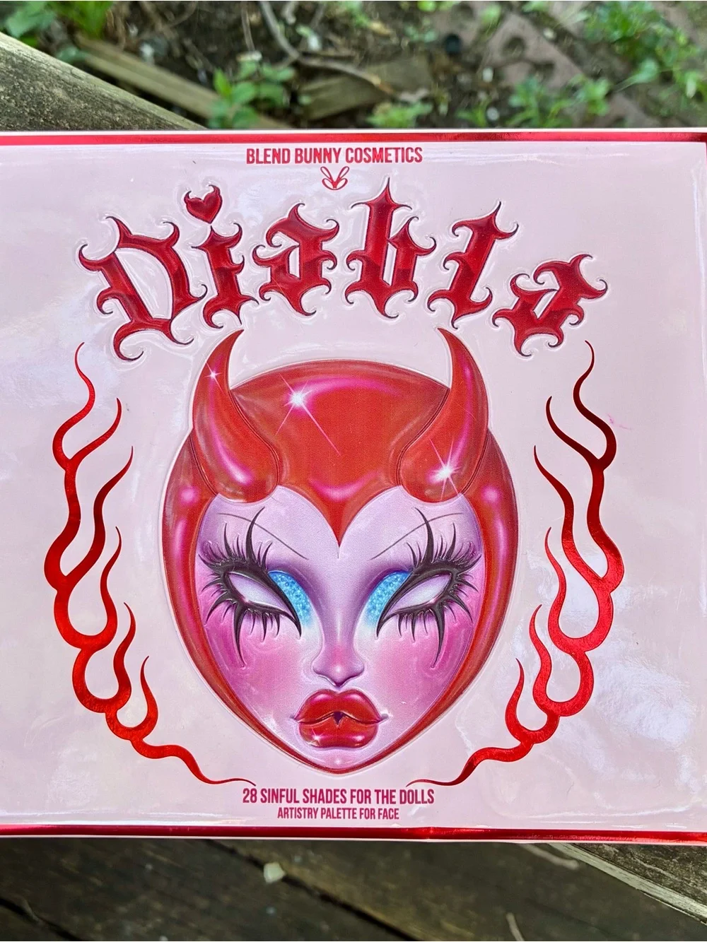 Blend Bunny Diabla Eyeshadow Palette — Pink & Red Shades